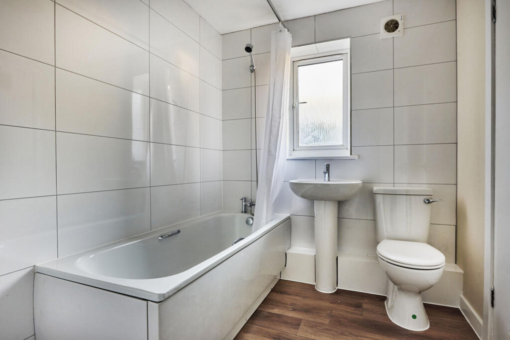 Additional image 5 of The Acorns, Wynchlands Crescent, St. Albans, Hertfordshire, AL4