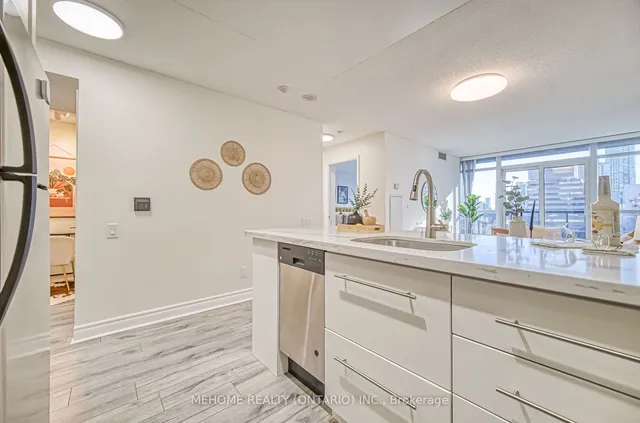 Additional image 14 of 21 Carlton St Unit 909