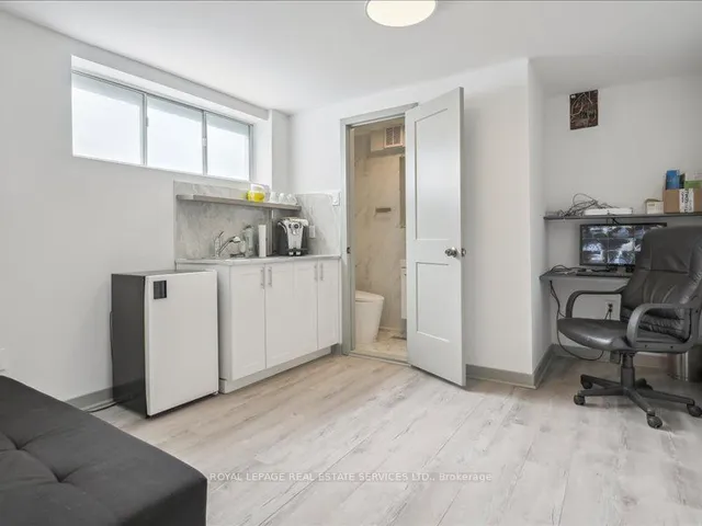 Additional image 32 of 18 Thirty Third St