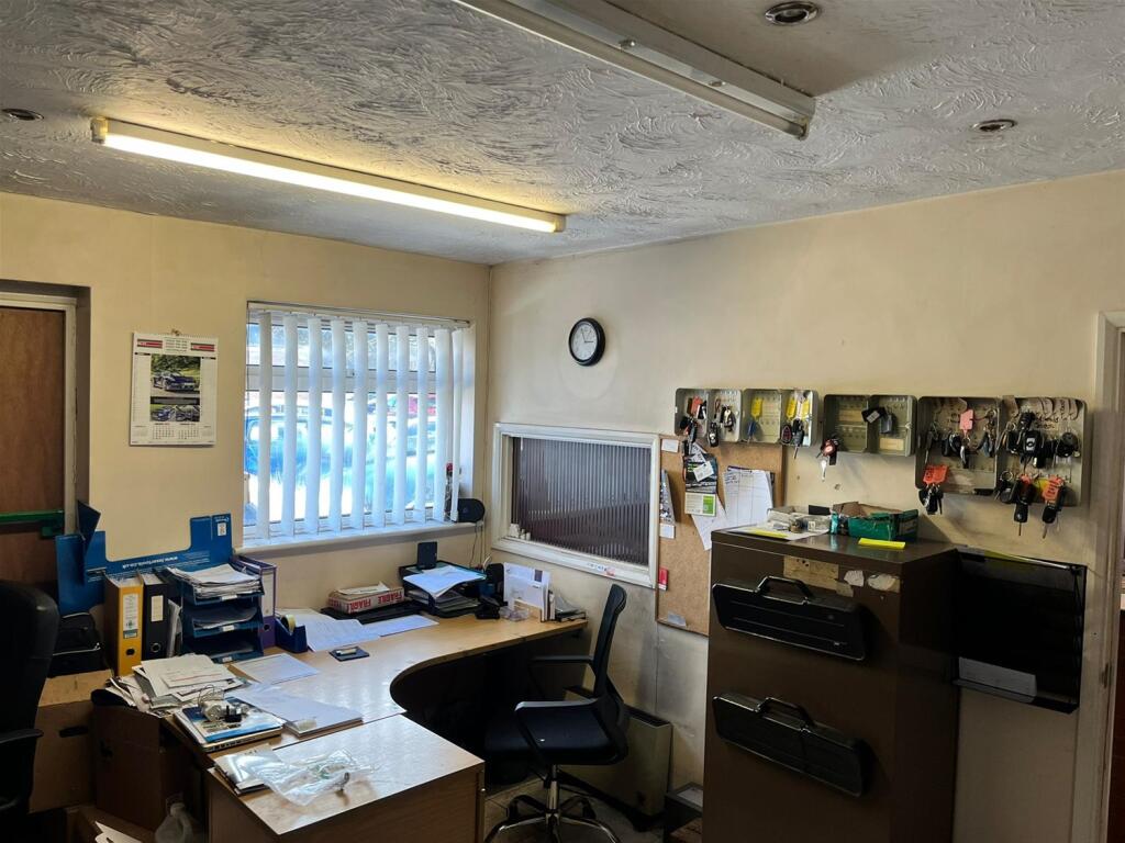 Additional image 4 of A REPUTABLE PROVIDER OF CAR MOTS, REPAIRS AND SERVICING, West Wilts Trading Estate, Wiltshire