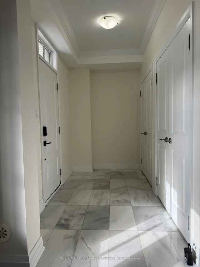 Additional image 3 of 3071 Cawthra Rd Unit 2