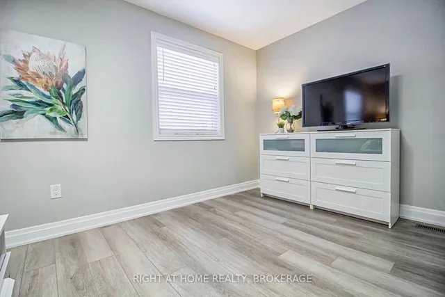 Additional image 22 of 46 L'Amoreaux Dr