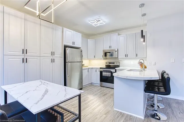 Additional image 17 of 382 Montreal Cir