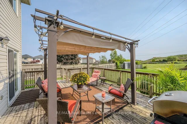 Additional image 36 of 128 Henhoeffer Cres