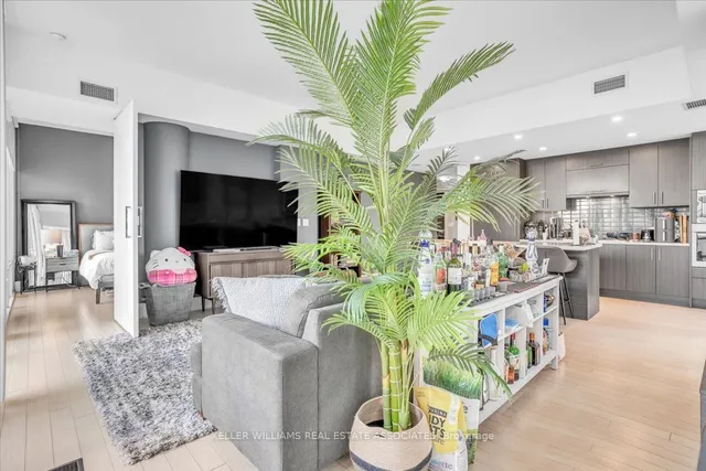 Additional image 23 of 29 Queens Quay Unit 323