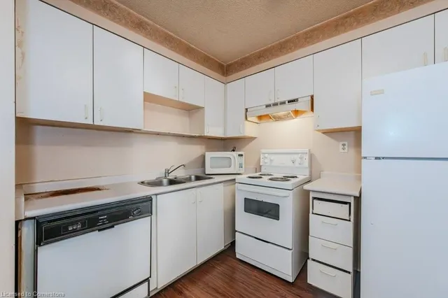 Additional image 40 of 3227 King St Unit 1111