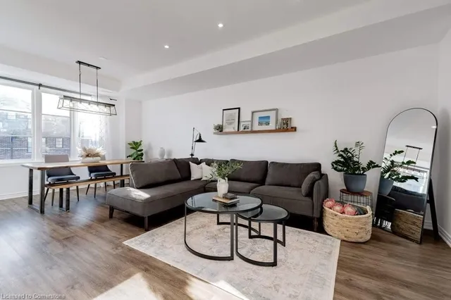 Additional image 18 of 219 Dundas St Unit 44