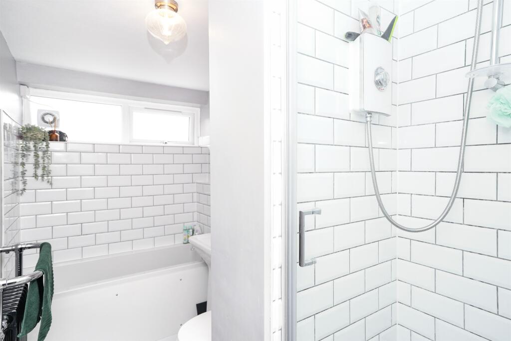 Additional image 13 of Bowling Close, Harpenden