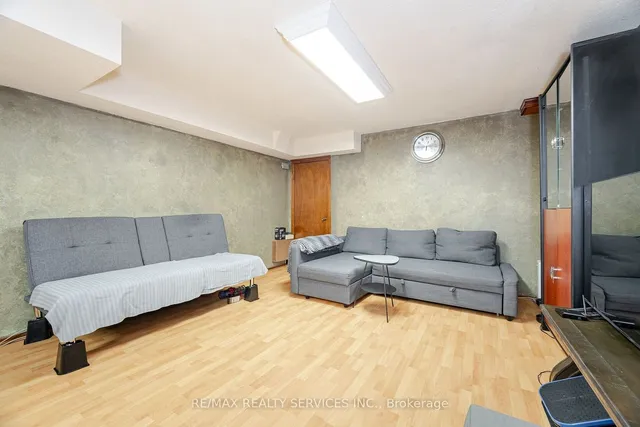 Additional image 23 of 171 Montrose Ave