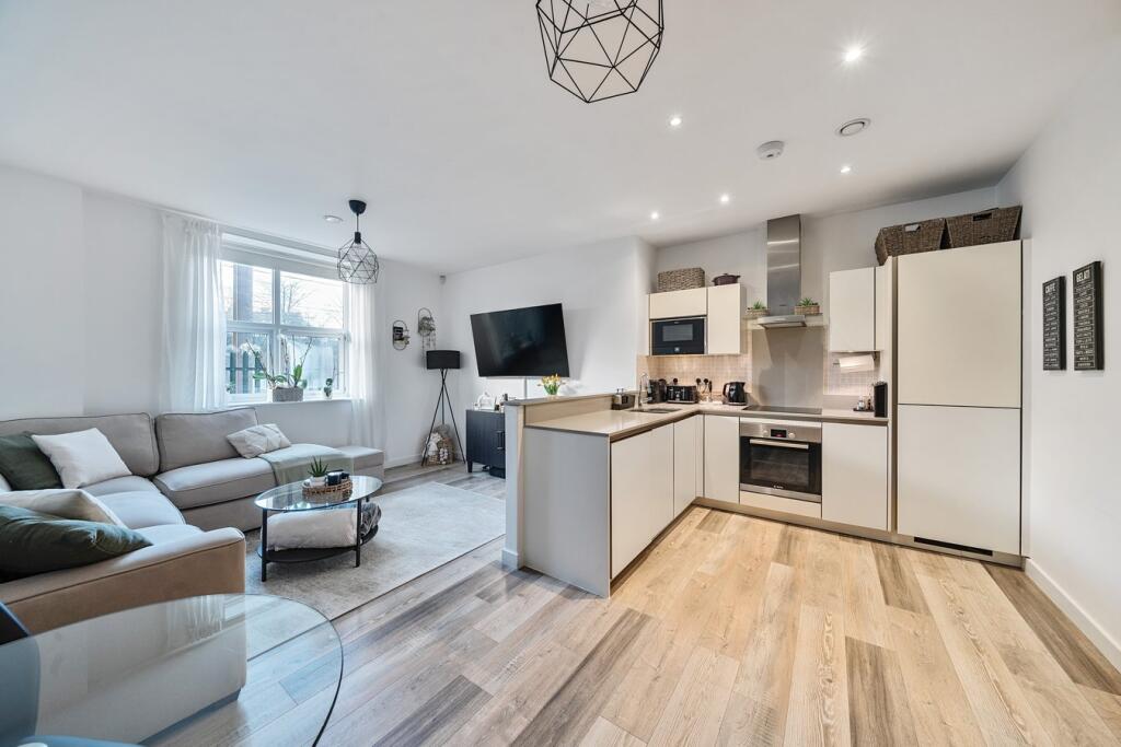 Additional image 17 of Great North Road, Hatfield, AL9