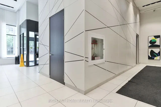 Additional image 7 of 159 Wellesley St Unit 406