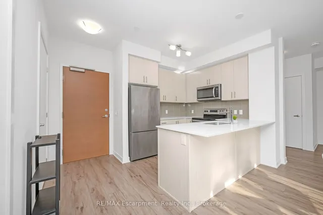 Additional image 12 of 320 PLAINS Rd Unit 220