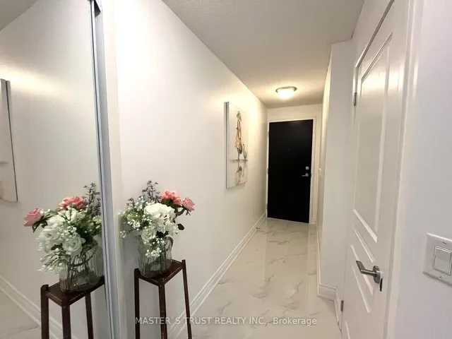Additional image 3 of 18 Yonge St Unit 1213