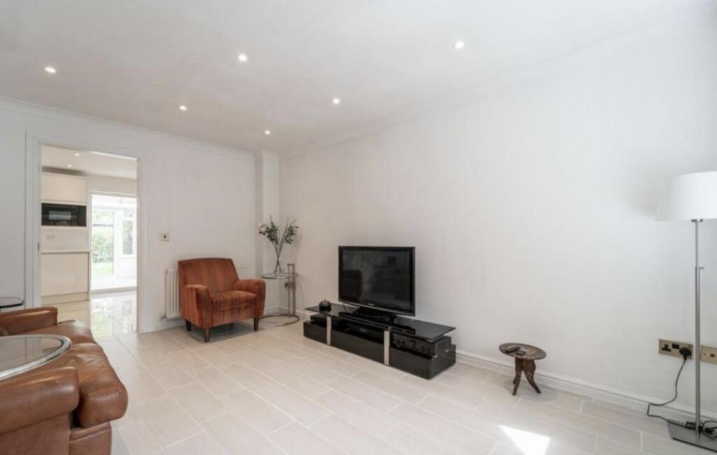 Additional image 13 of Dickens Heath Road, Solihull