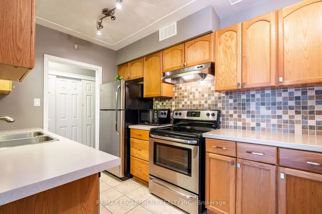 Additional image 12 of 10 WOODMAN Dr Unit 304