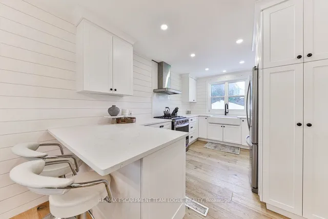 Additional image 6 of 319 Townsend Ave