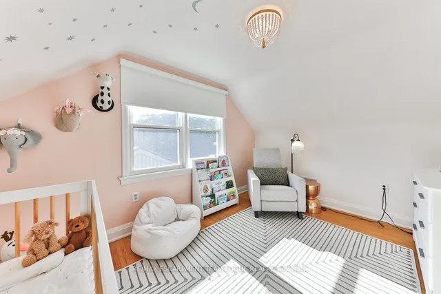 Additional image 23 of 319 Townsend Ave