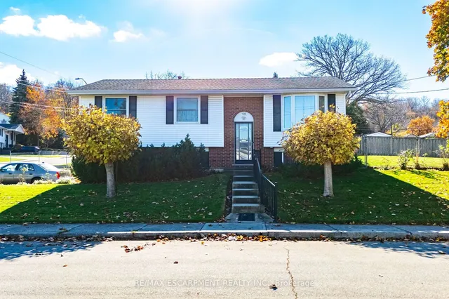 Additional image 6 of 44 CAPILANO Dr