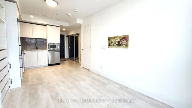 Additional image 4 of 501 Yonge St Unit 2704