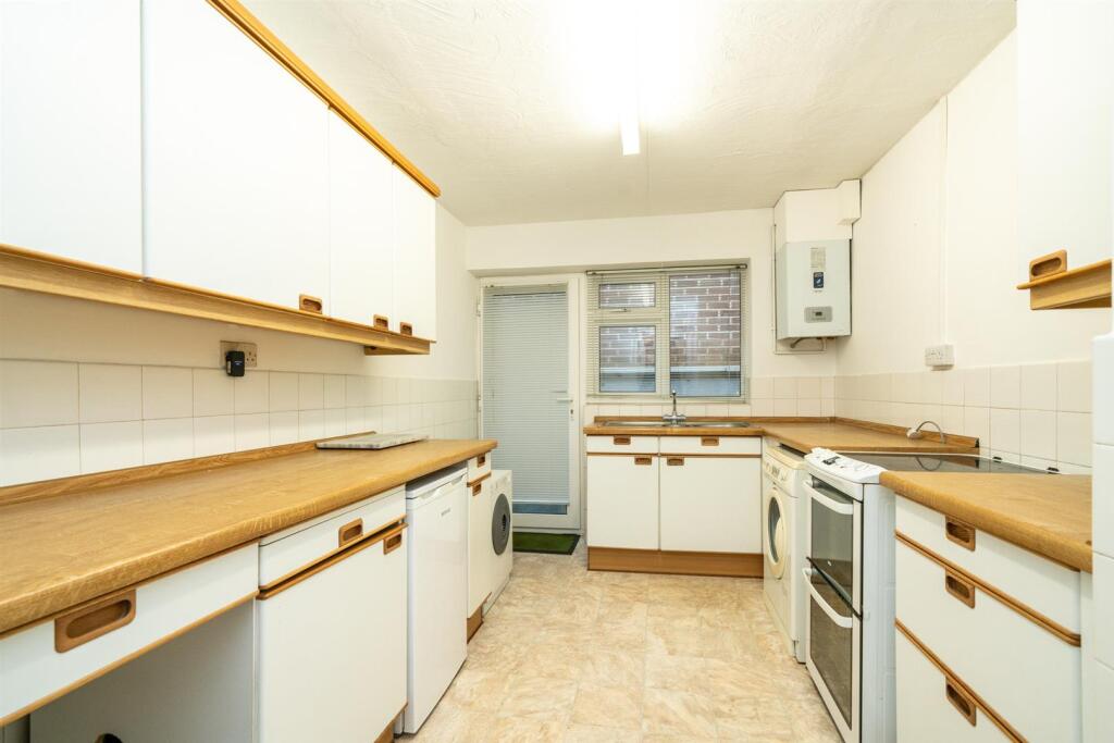 Additional image 5 of Butt Field View, St. Albans