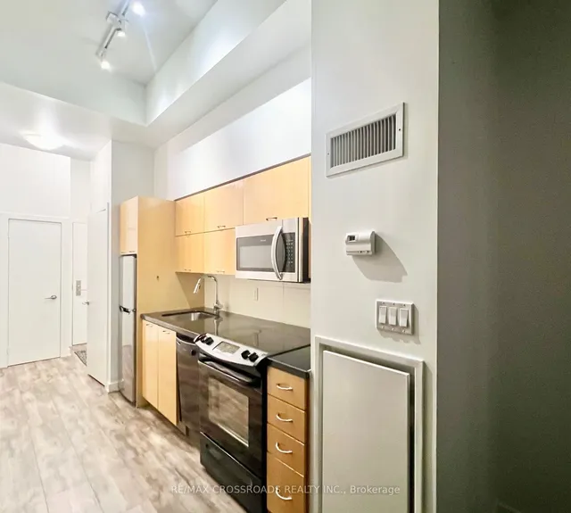 Additional image 5 of 126 Simcoe St Unit 702