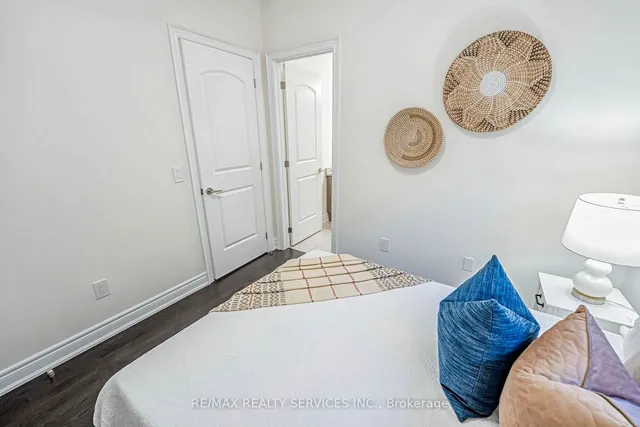 Additional image 30 of 5 Sinatra St