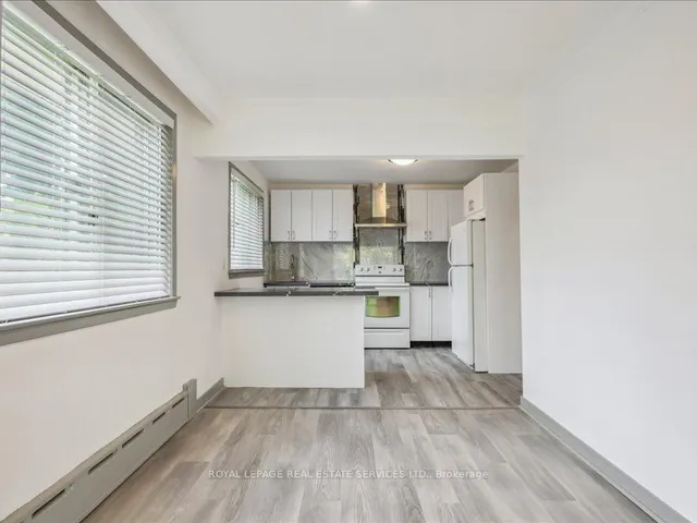 Additional image 21 of 18 Thirty Third St