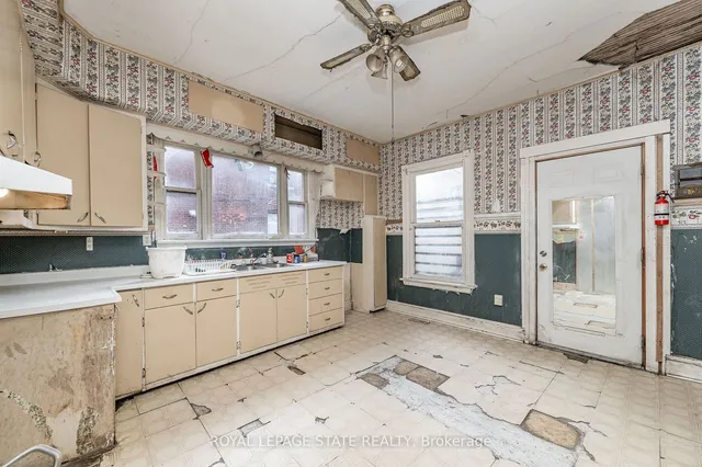Additional image 9 of 138 Sanford Ave