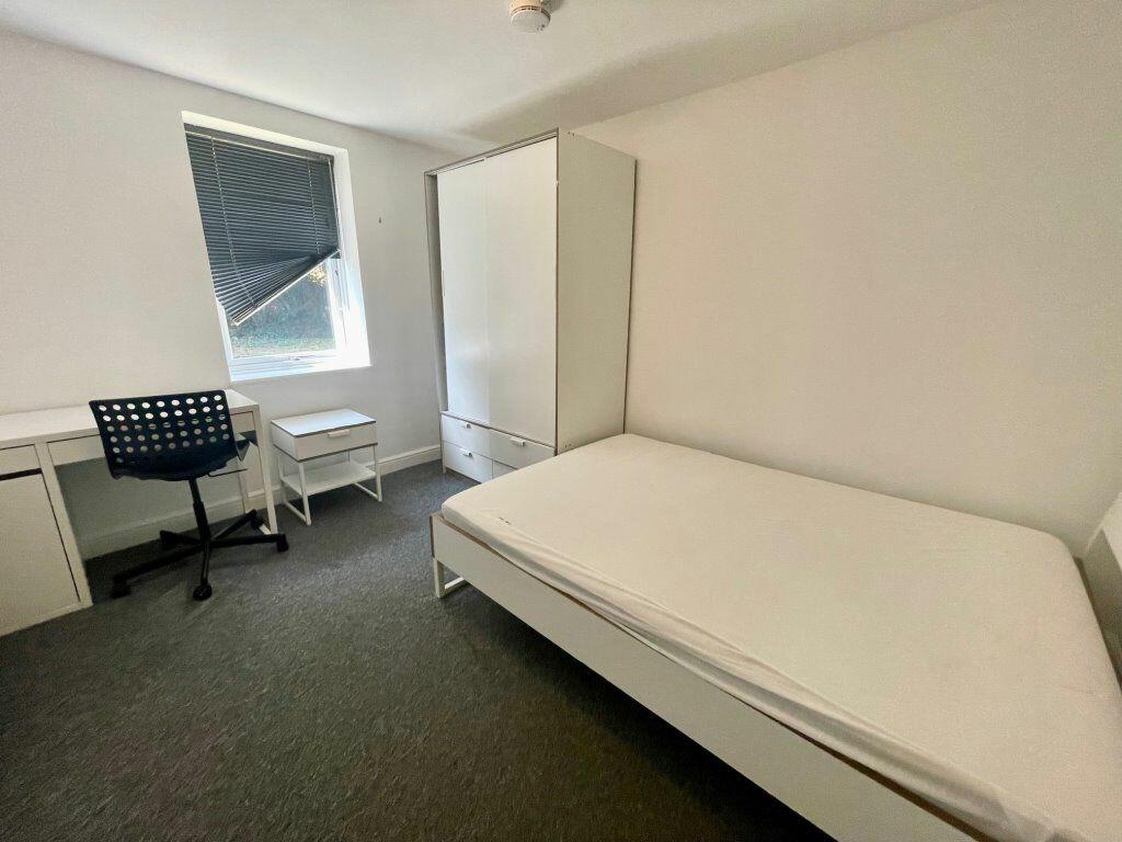 Additional image 7 of FIVE DOUBLE BEDROOM STUDENT FLAT, WINTON (P06539)