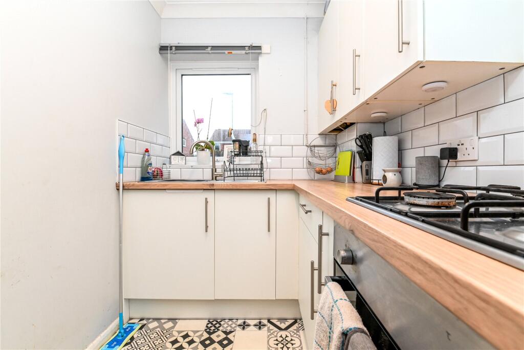 Additional image 8 of Vincent Close, New Milton, Hampshire, BH25