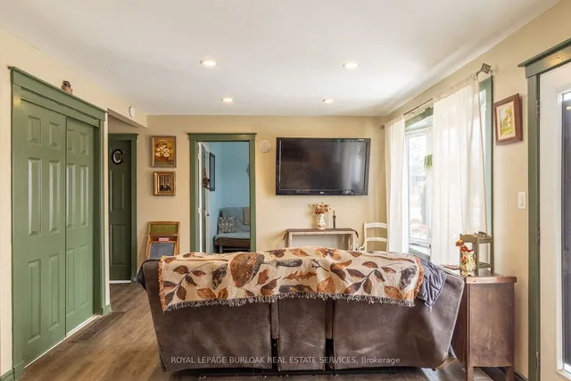 Additional image 8 of 2715 Upper James St