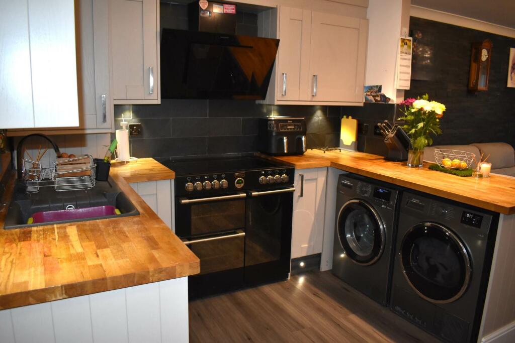 Additional image 8 of End Quasi-Semi - Ladymeadow Close, Bolton