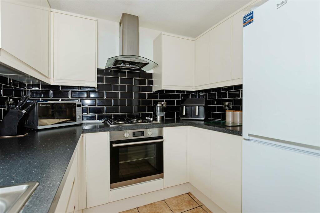 Additional image 11 of Lewis Court, Worthing, BN13 3RJ