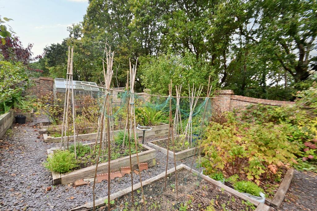 Additional image 24 of Broadstone