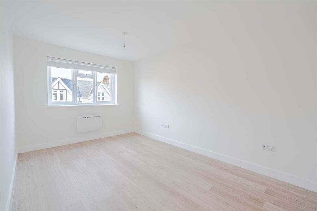 Additional image 3 of 397-403 Lymington Road, Highcliffe, Christchurch