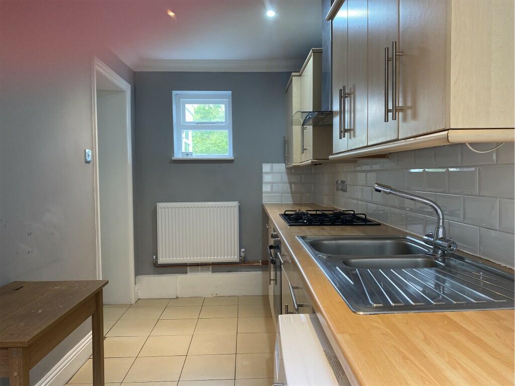 Additional image 5 of 2 Double Bedroom Student Garden Apartment - Rushton Crescent