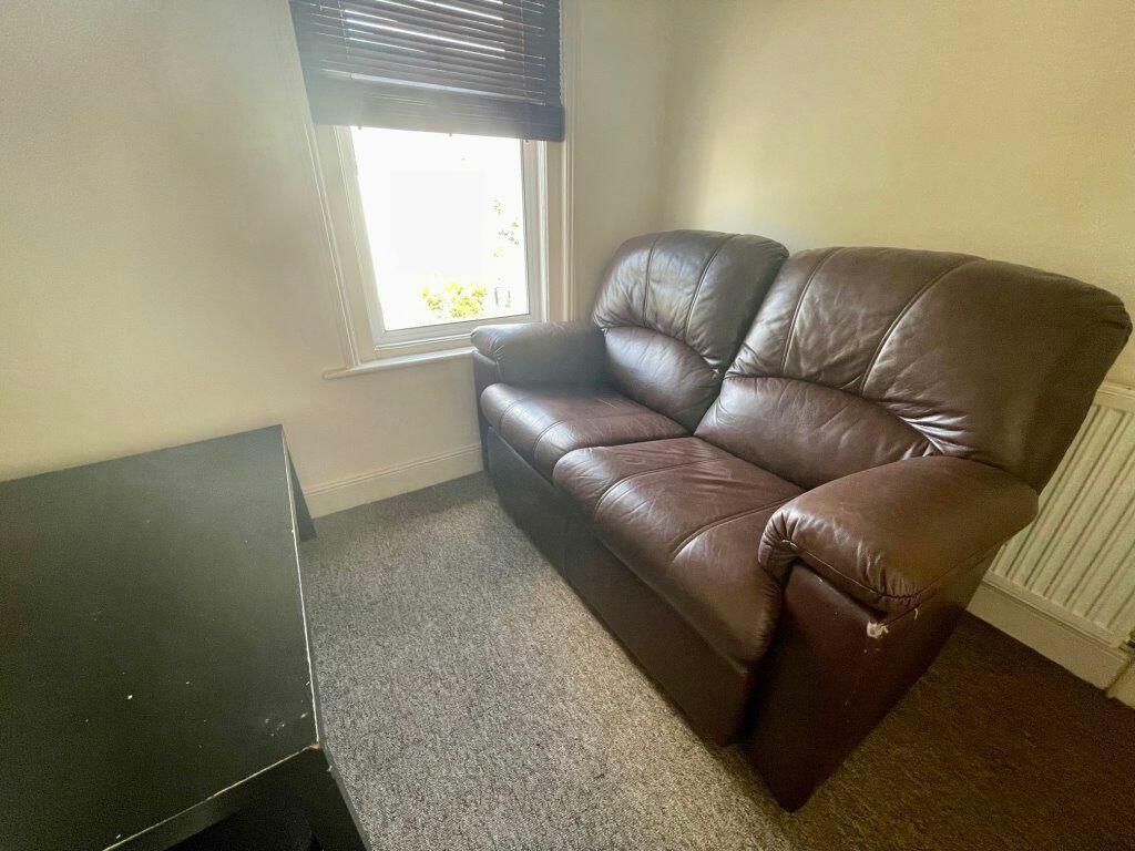 Additional image 6 of STUDENT THREE BEDROOM, CHARMINSTER (P01409)