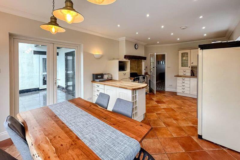 Additional image 14 of New Road, West Parley - Short Term let - £2500pcm