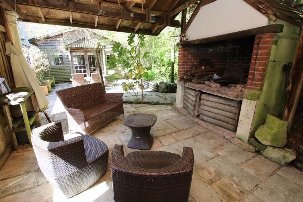 Additional image 35 of Stapehill Road, Wimborne