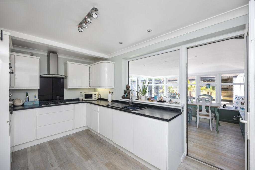 Additional image 12 of Marine Crescent, Goring-by-sea, BN12