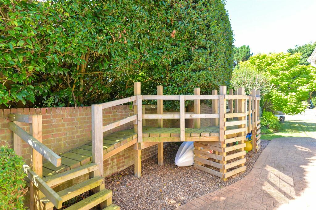 Additional image 5 of Chestnut Avenue, Barton on Sea, New Milton, Hampshire, BH25