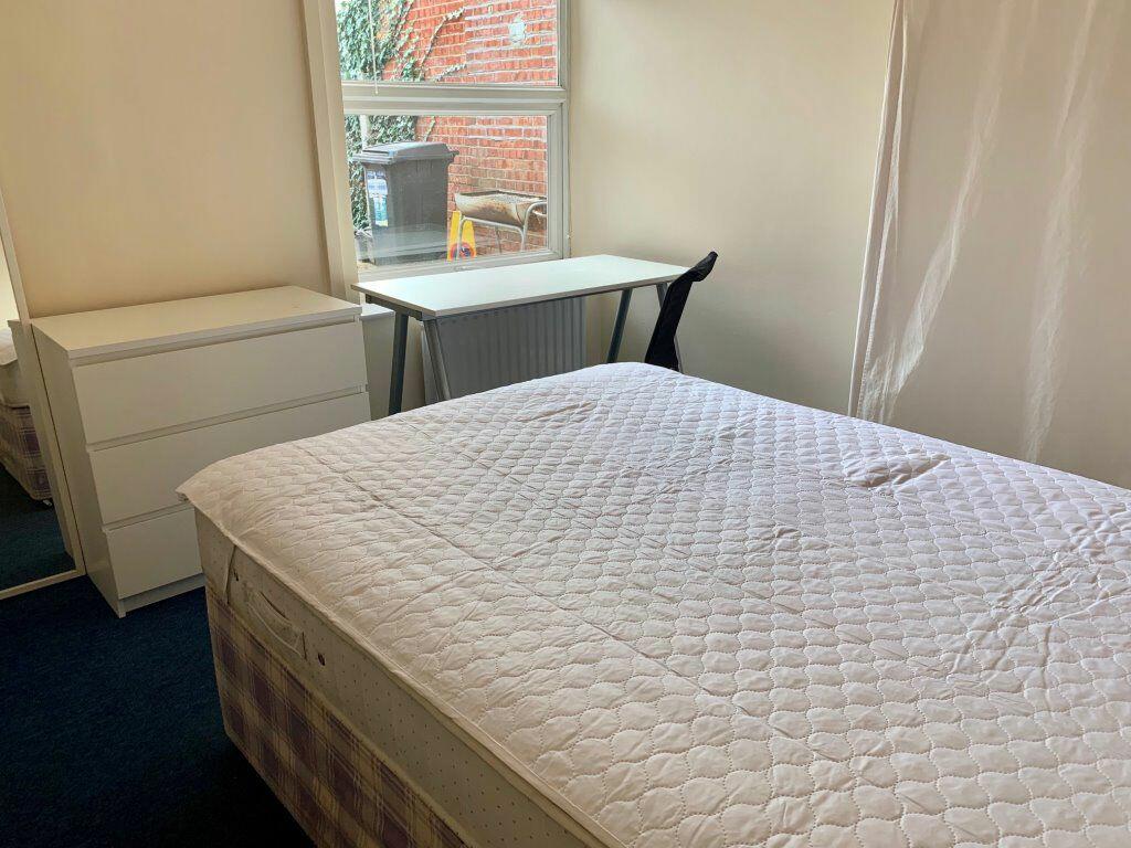 Additional image 6 of STUDENT FIVE DOUBLE BEDROOMS, WINTON (P07685)