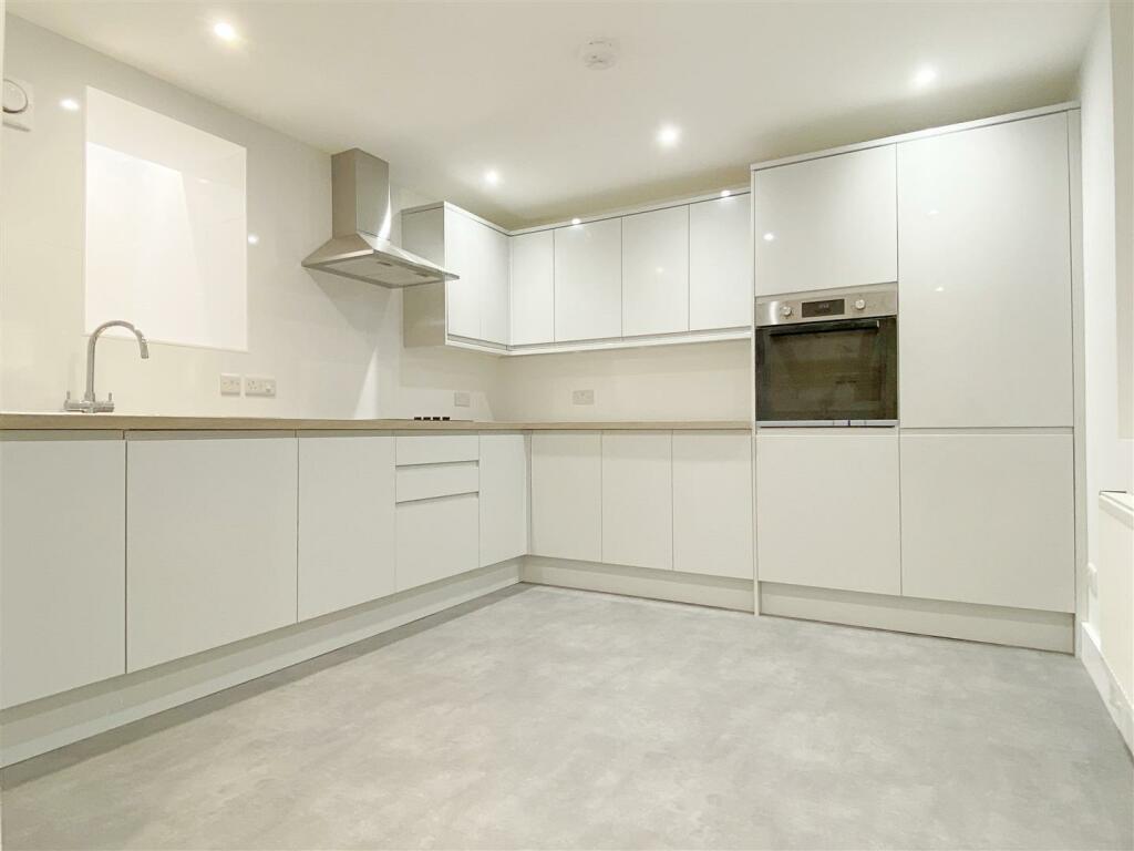 Terminus Road - Newly Refurbished