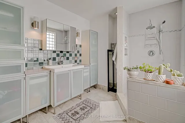 Additional image 17 of 251 Withrow Ave