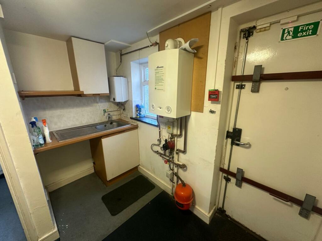 Additional image 7 of 78 & 78a High Street, Littlehampton, West Sussex, BN17 5DX