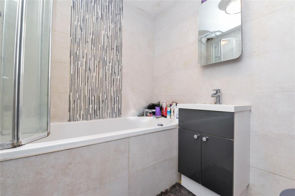 Additional image 2 of Hardy Close, New Milton, Hampshire, BH25