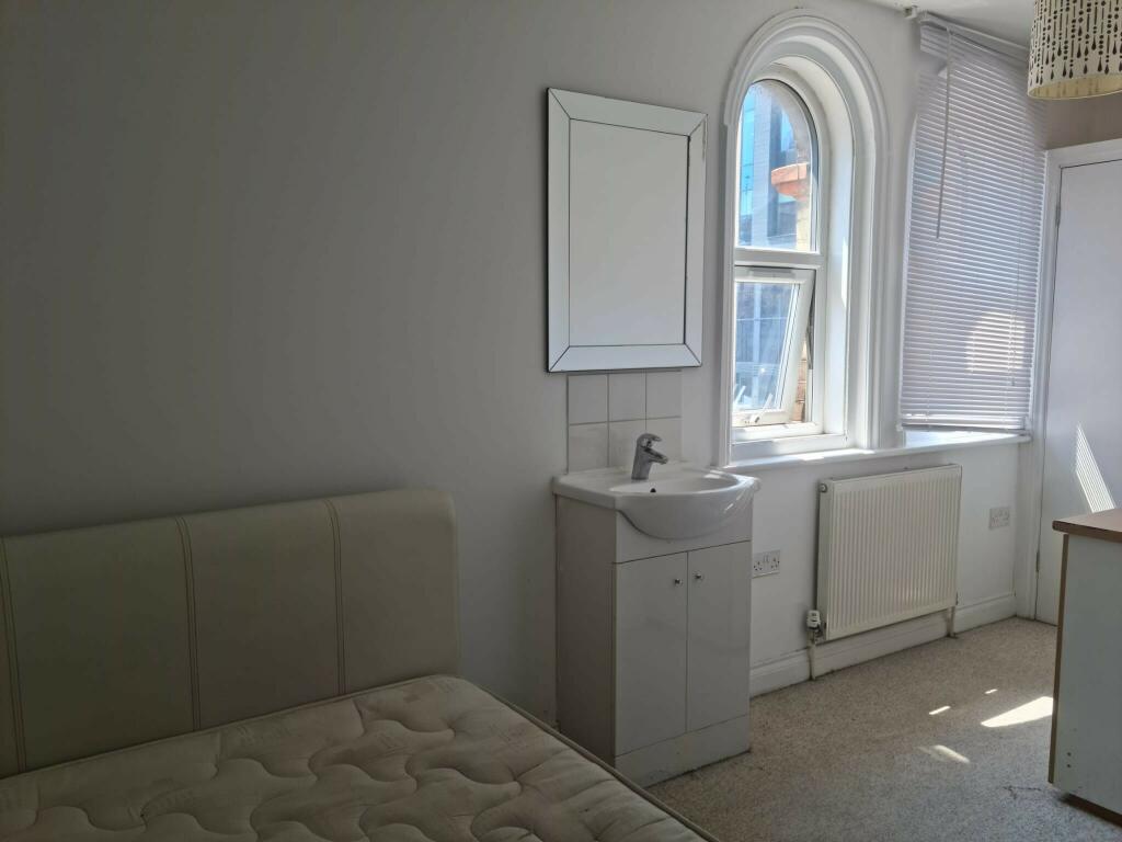 Additional image 9 of ROOM AVIALABLE IN SHARED HOUSE CENTRAL LANSDOWNE