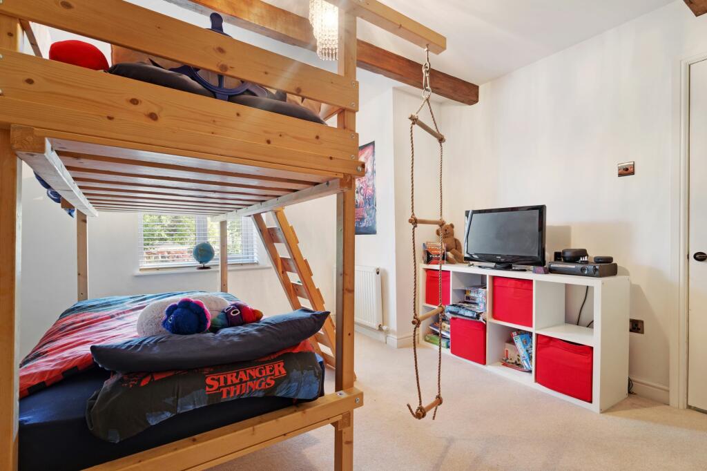 Additional image 15 of Bradshaw Road, Bolton BL2 3EW - Spacious 4-Bed Townhouse with En Suites & Dressing Rooms