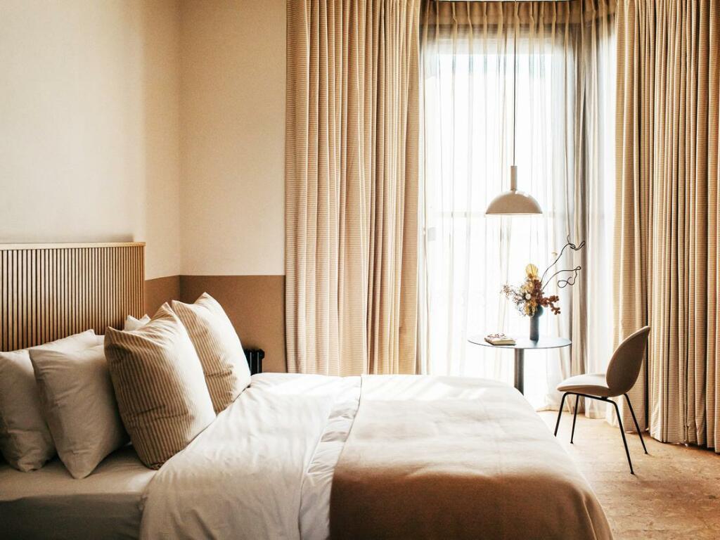 Additional image 10 of Port Hotel, 11-12 Royal Parade, Eastbourne, East Sussex, BN22 7AR