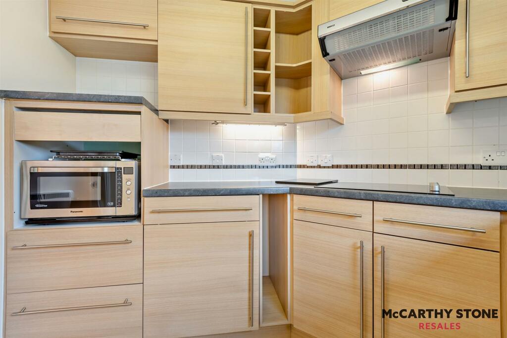 Additional image 4 of Cherrett Court, Ringwood Road, Ferndown, BH22 9FEn